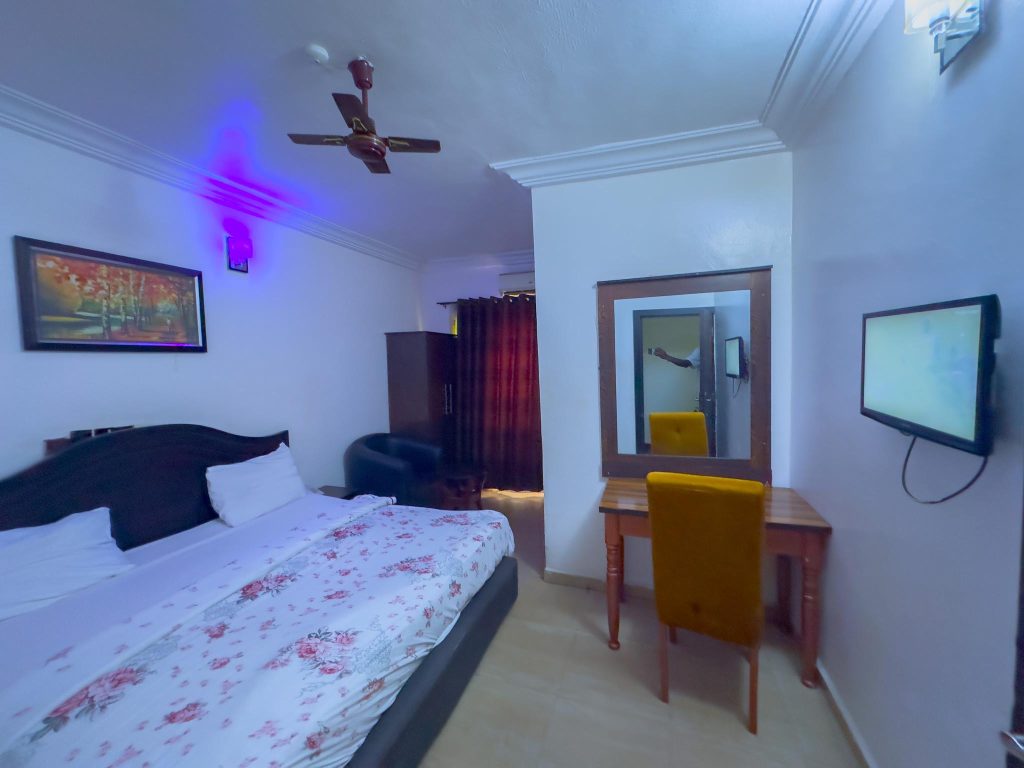 Deluxe_Room102